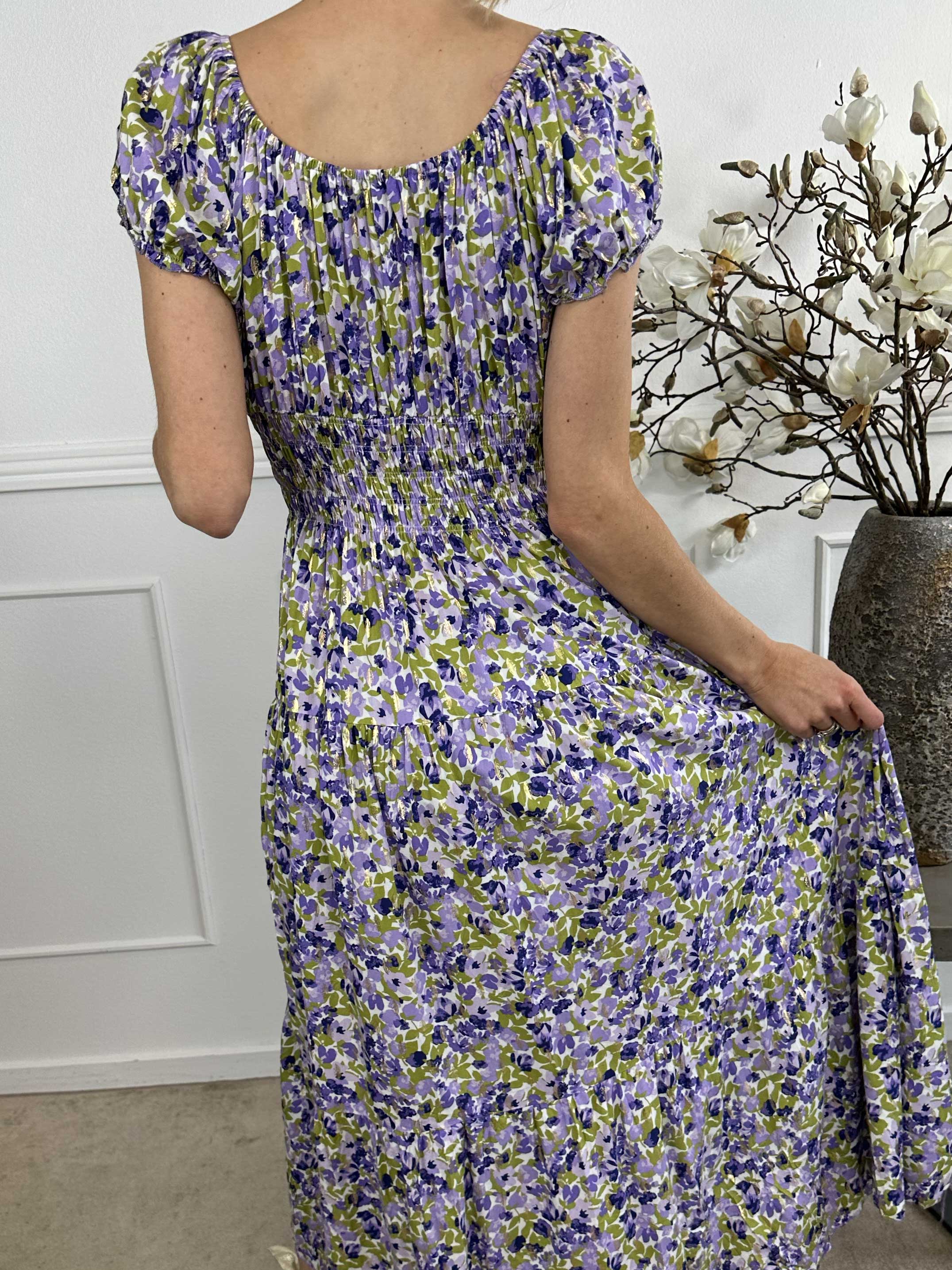 Elise Art - Lång mönstrad klänning med smock och träknappar